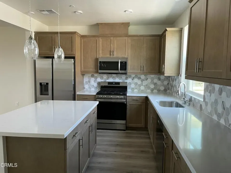 4 Bed 3 Bath Modern Contemporary Residence in Oxnard, CA - 2