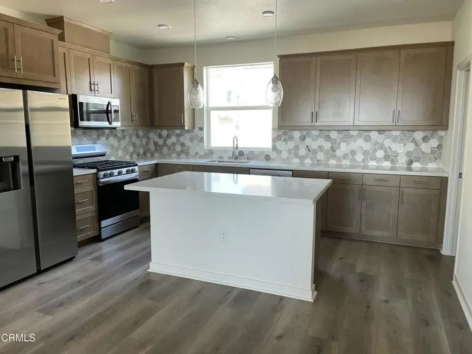 4 Bed 3 Bath Modern Contemporary Residence in Oxnard, CA - 3