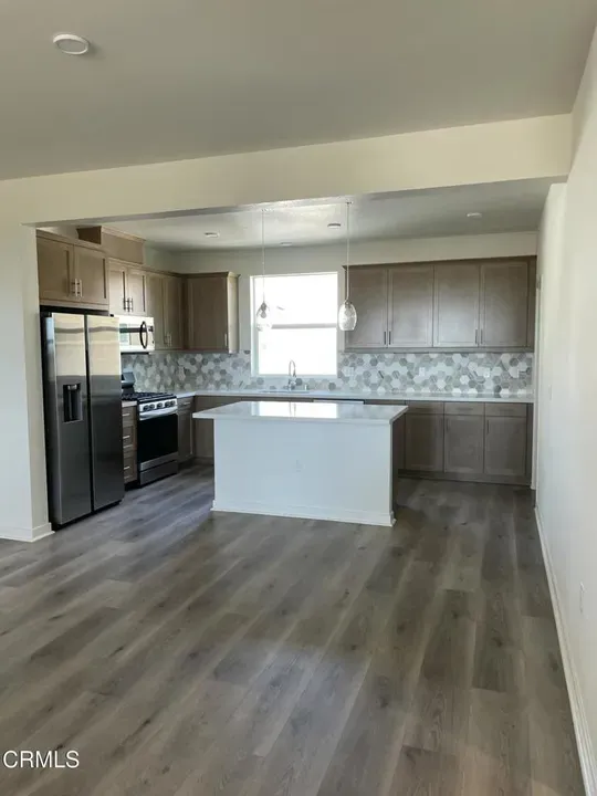 4 Bed 3 Bath Modern Contemporary Residence in Oxnard, CA - 4