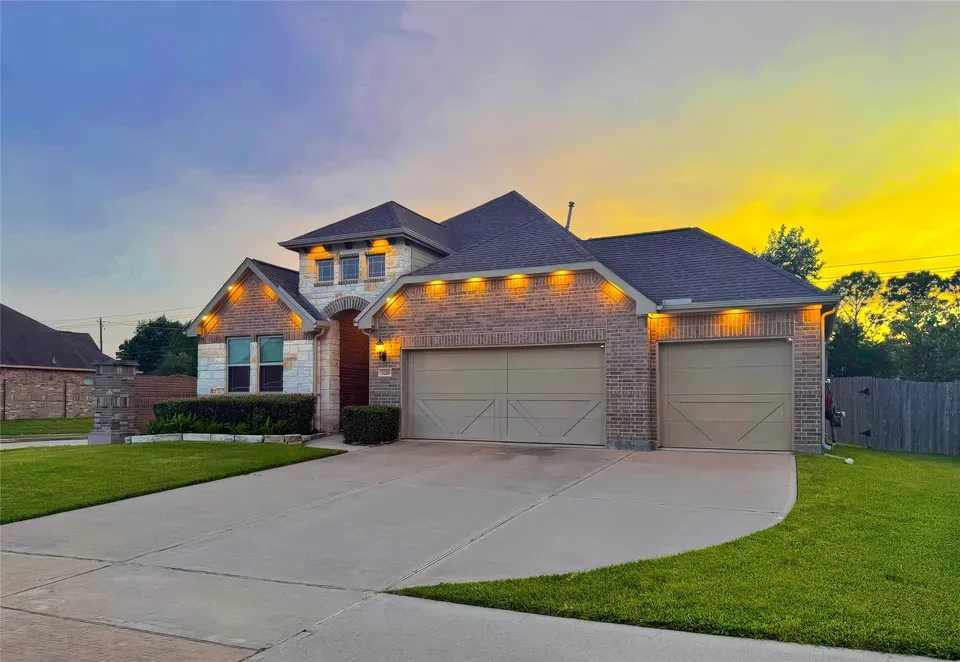 4 Bed 3 Bath Modern Contemporary Residence in Pearland, TX