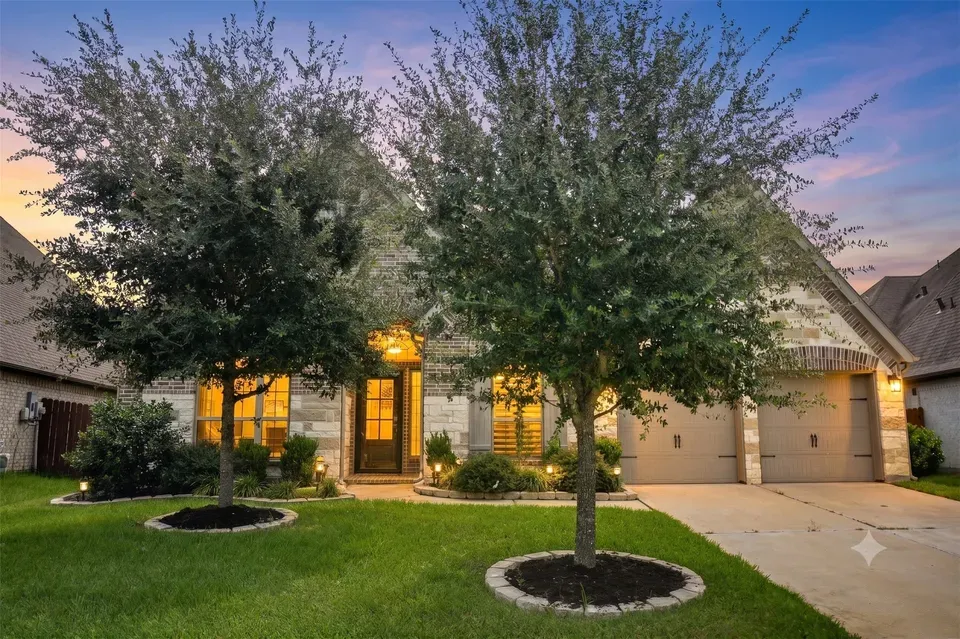 4 Bed 3 Bath Modern Contemporary Residence in Pearland, TX - 3