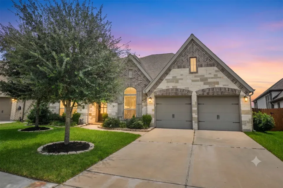 4 Bed 3 Bath Modern Contemporary Residence in Pearland, TX - 4
