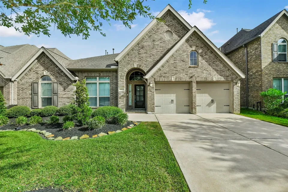 4 Bed 3 Bath Modern Contemporary Residence in Pearland, TX - 1