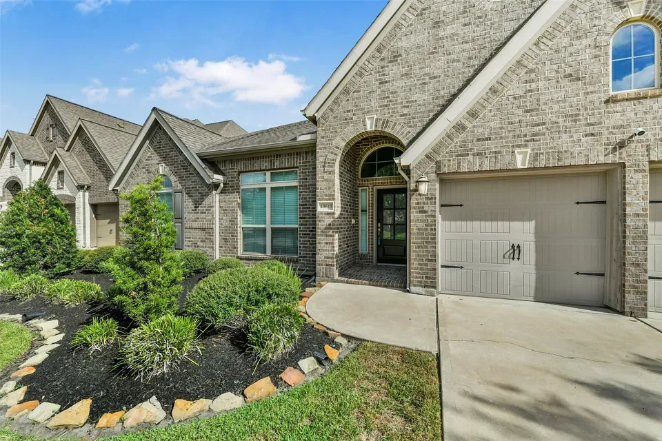 4 Bed 3 Bath Modern Contemporary Residence in Pearland, TX - 2