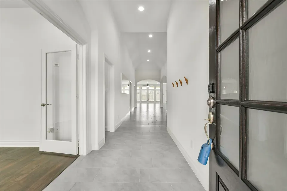 4 Bed 3 Bath Modern Contemporary Residence in Pearland, TX - 3