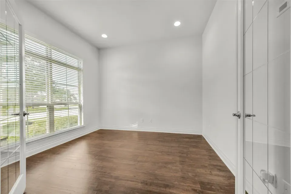4 Bed 3 Bath Modern Contemporary Residence in Pearland, TX - 4