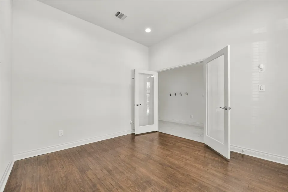 4 Bed 3 Bath Modern Contemporary Residence in Pearland, TX - 5