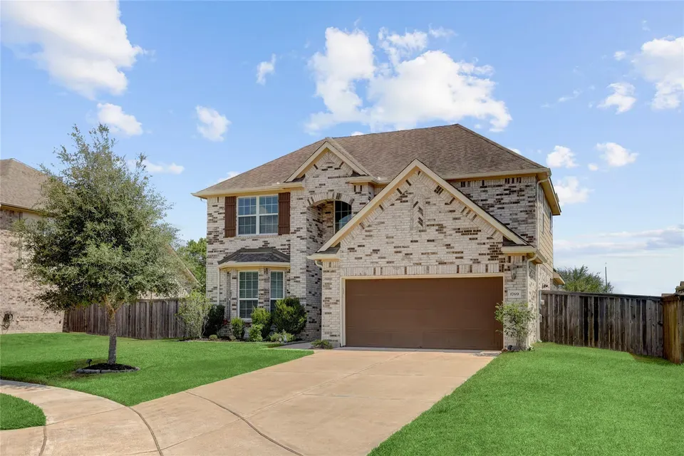 4 Bed 3 Bath Modern Contemporary Residence in Pearland, TX