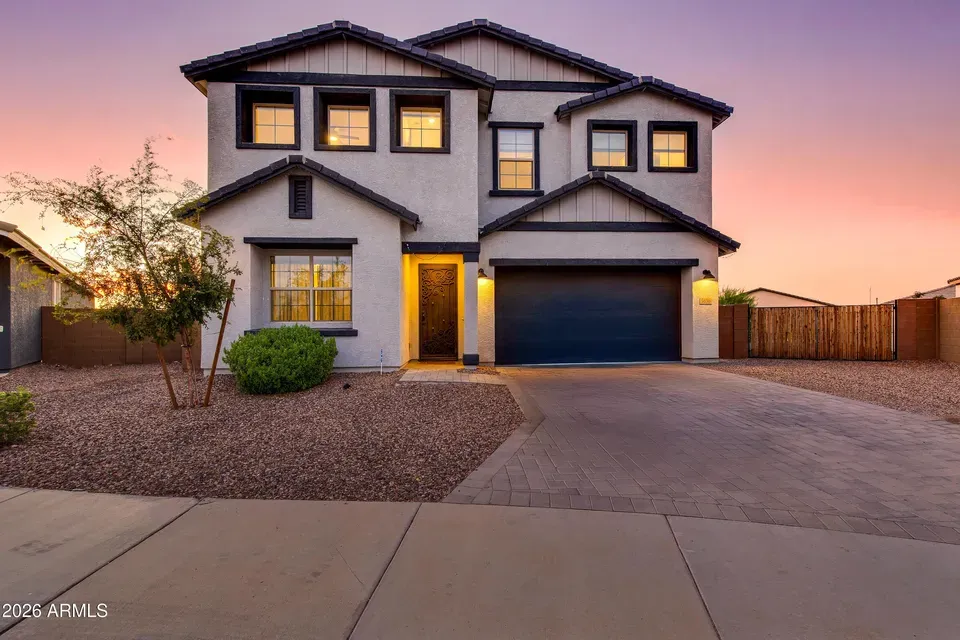 4 Bed 3 Bath Modern Contemporary Residence in Phoenix, AZ - 2