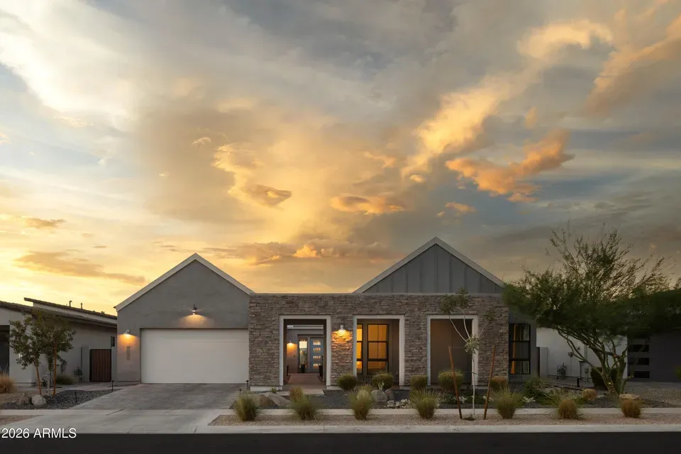 4 Bed 3 Bath Modern Contemporary Residence in Phoenix, AZ - 1