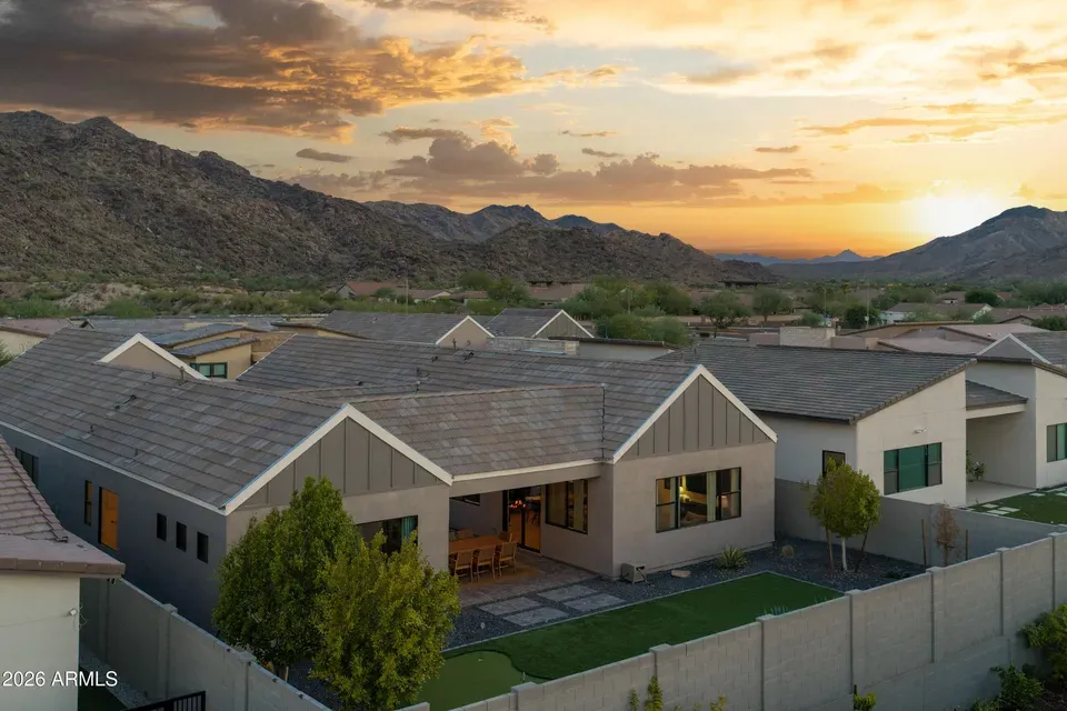 4 Bed 3 Bath Modern Contemporary Residence in Phoenix, AZ - 5