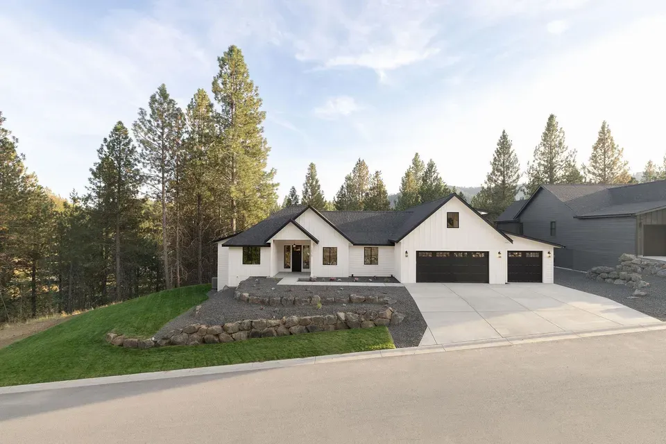 4 Bed 3 Bath Modern Contemporary Residence in Spokane, WA - 2