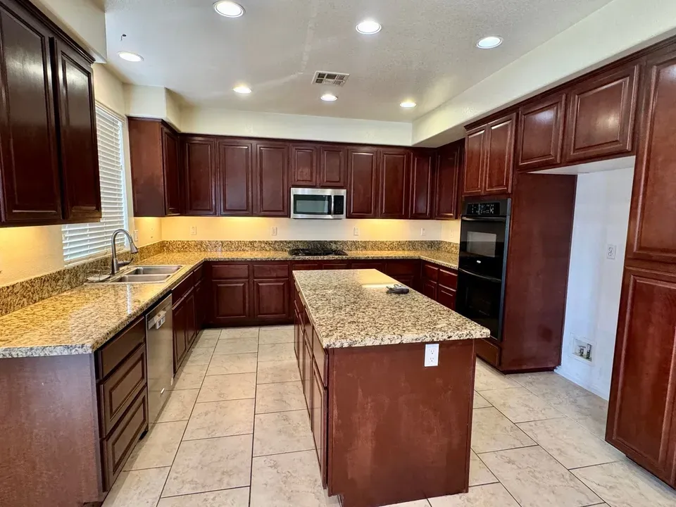 4 Bed 3 Bath Modern Contemporary Residence in Temecula, CA - 4