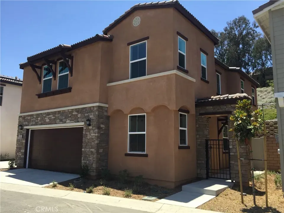 4 Bed 3 Bath Modern Contemporary Residence in Temecula, CA