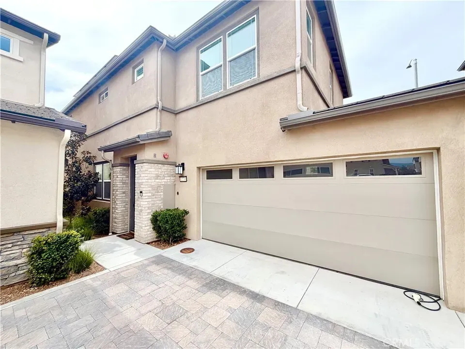 4 Bed 3 Bath Modern Contemporary Residence in Temecula, CA