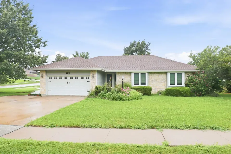 4 Bed 3 Bath Modern Contemporary Residence in Topeka, KS