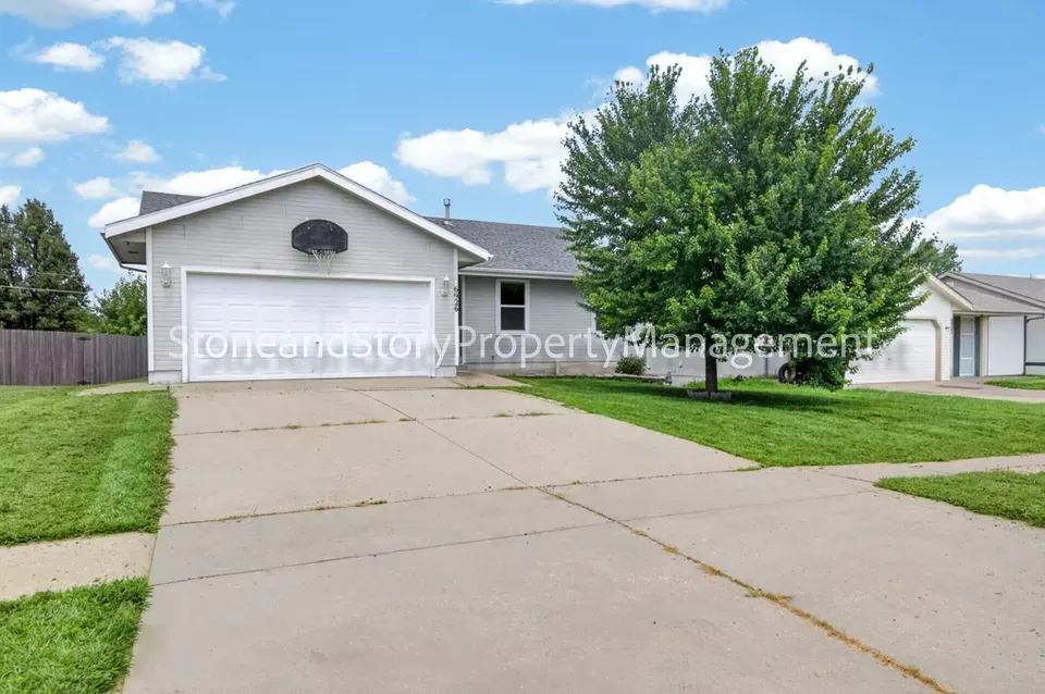 4 Bed 3 Bath Modern Contemporary Residence in Topeka, KS - 1