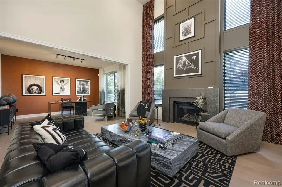 4 Bed 3 Bath Modern Contemporary Residence in Troy, MI - 3