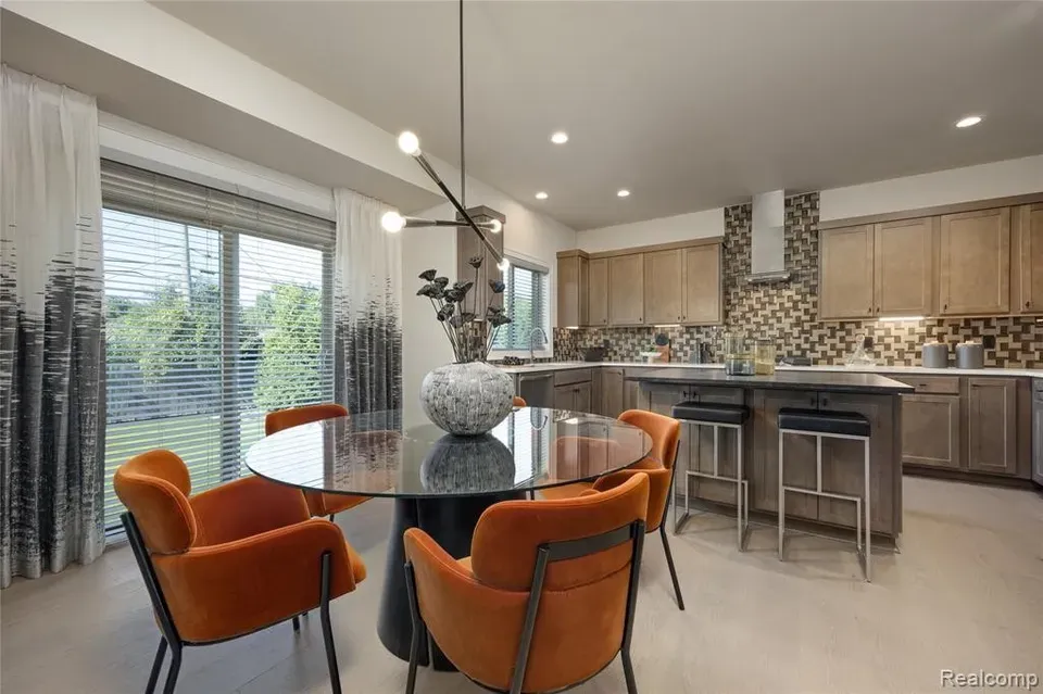 4 Bed 3 Bath Modern Contemporary Residence in Troy, MI - 4