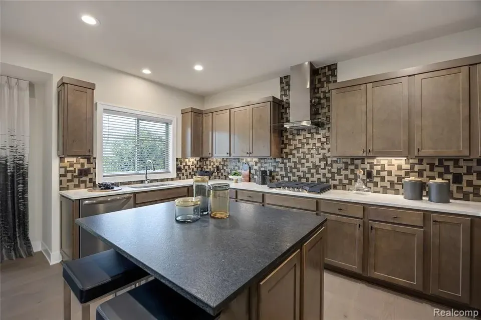 4 Bed 3 Bath Modern Contemporary Residence in Troy, MI - 5