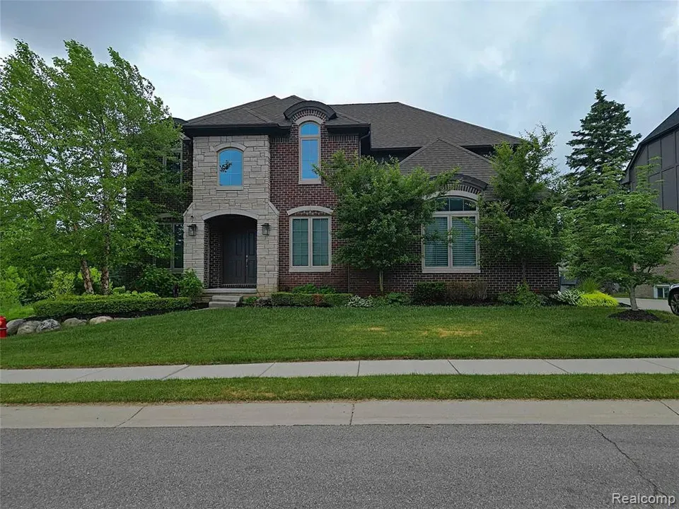 4 Bed 3 Bath Modern Contemporary Residence in Troy, MI - 1