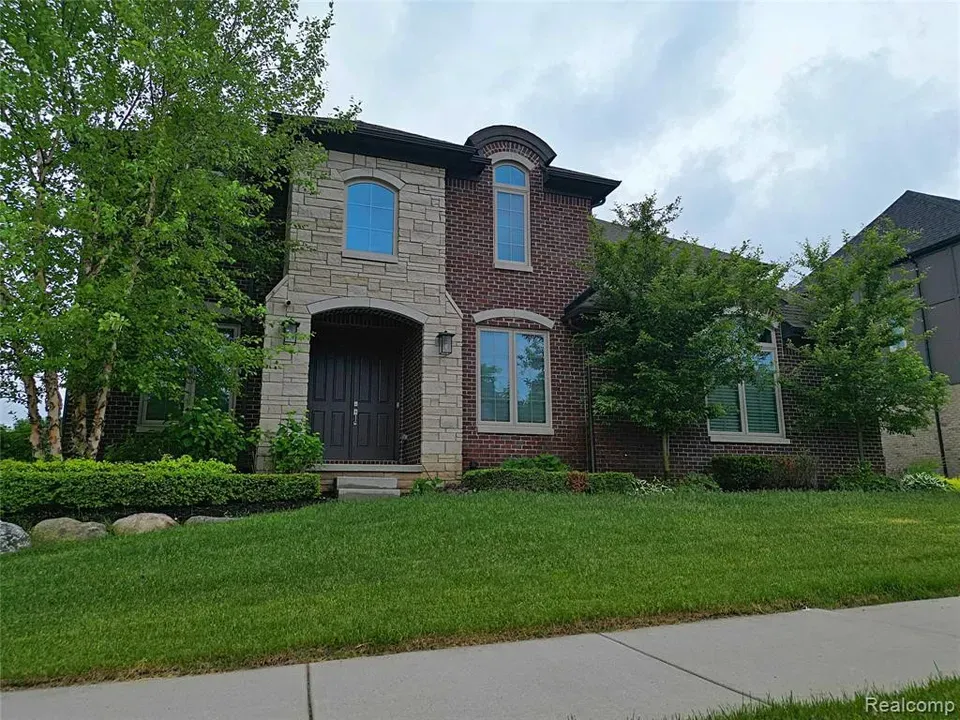 4 Bed 3 Bath Modern Contemporary Residence in Troy, MI - 3
