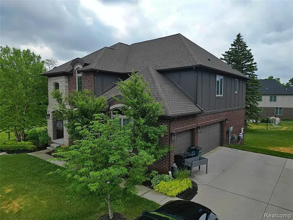 4 Bed 3 Bath Modern Contemporary Residence in Troy, MI - 4