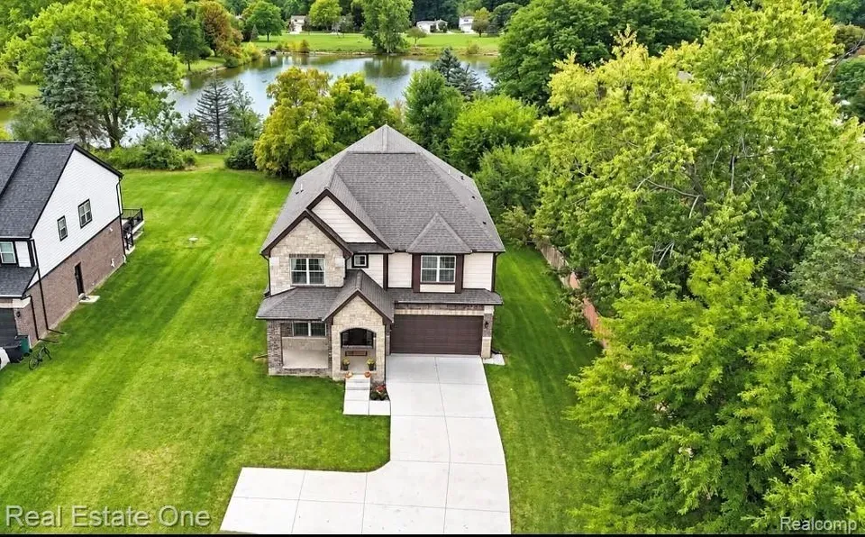 4 Bed 3 Bath Modern Contemporary Residence in Troy, MI - 2