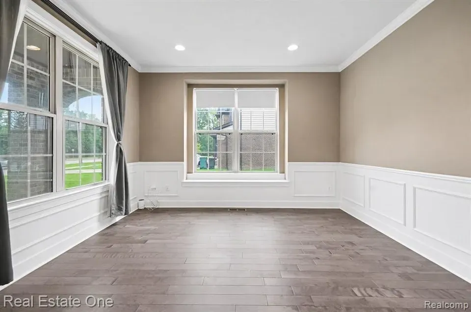 4 Bed 3 Bath Modern Contemporary Residence in Troy, MI - 4
