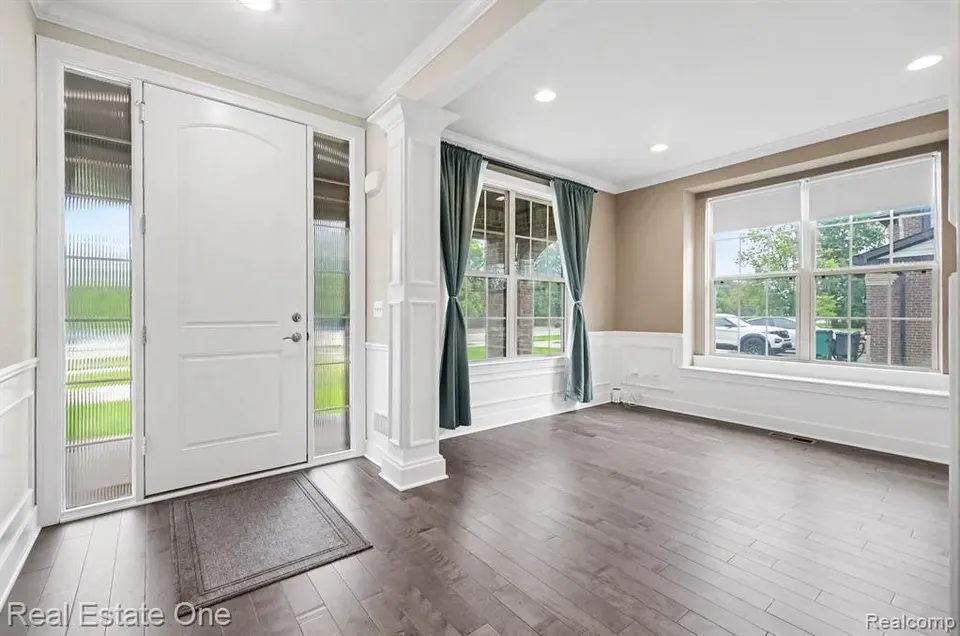 4 Bed 3 Bath Modern Contemporary Residence in Troy, MI - 5