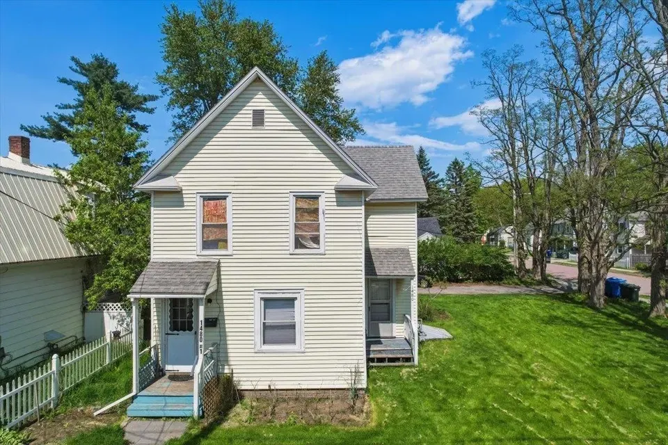 4 Bed 3 Bath Multi-Unit Residential Property in Burlington, VT - 2