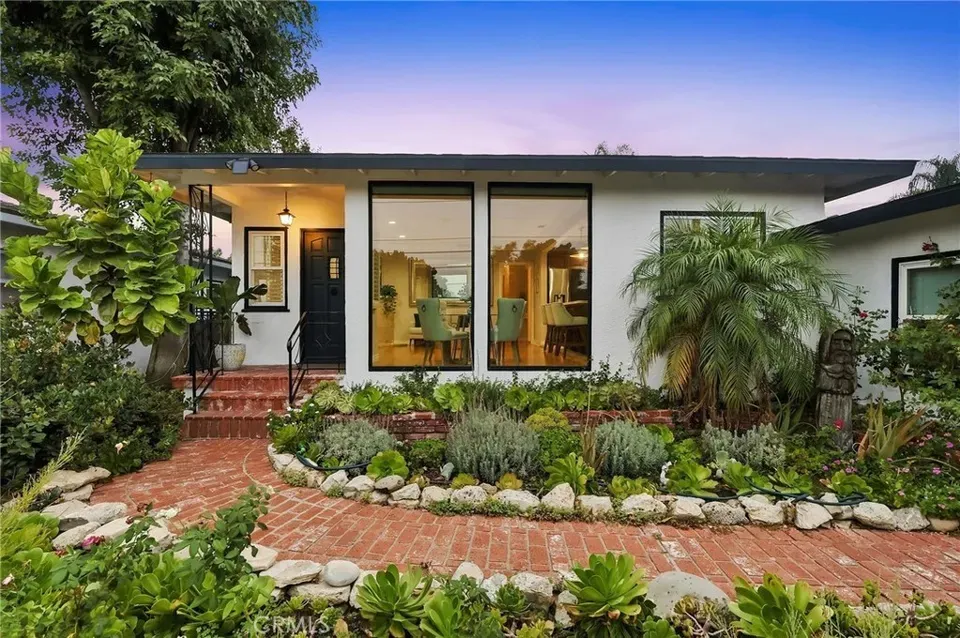 4 Bed 3 Bath Multi-Unit Residential Property in Los Angeles, CA - 1
