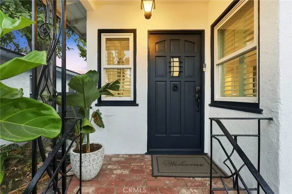 4 Bed 3 Bath Multi-Unit Residential Property in Los Angeles, CA - 4