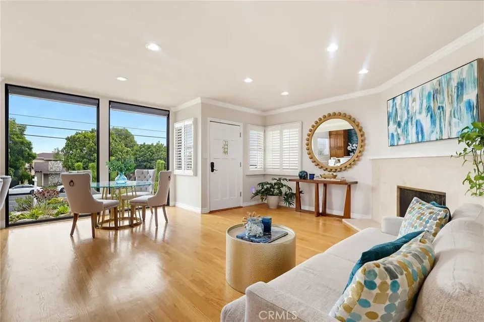 4 Bed 3 Bath Multi-Unit Residential Property in Los Angeles, CA - 5