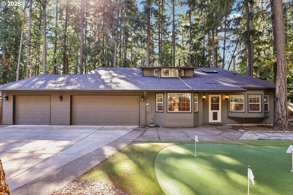 4 Bed 3 Bath Traditional Suburban Family Home in Beaverton, OR - 1