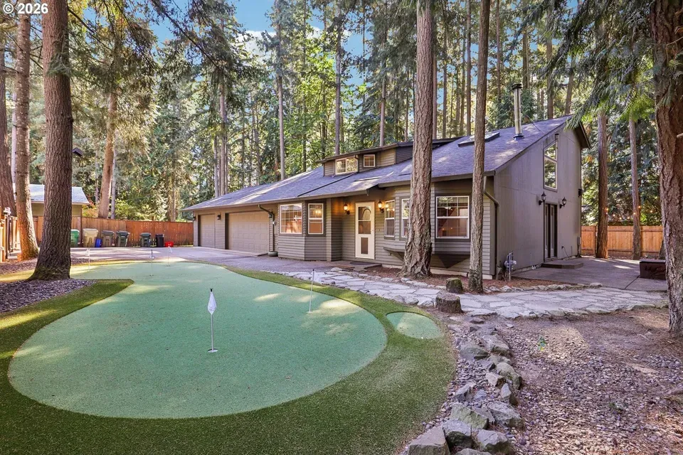 4 Bed 3 Bath Traditional Suburban Family Home in Beaverton, OR - 2