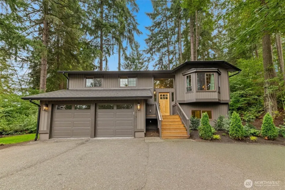 4 Bed 3 Bath Traditional Suburban Family Home in Bellevue, WA