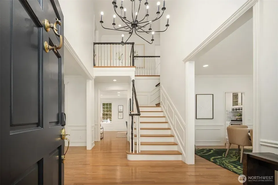 4 Bed 3 Bath Traditional Suburban Family Home in Bellevue, WA - 2