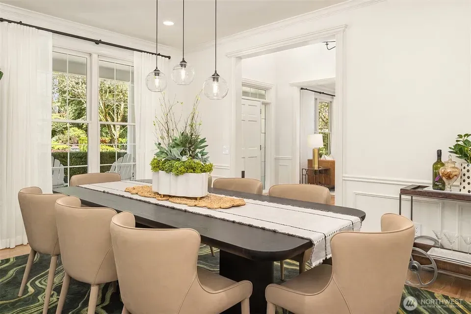 4 Bed 3 Bath Traditional Suburban Family Home in Bellevue, WA - 4