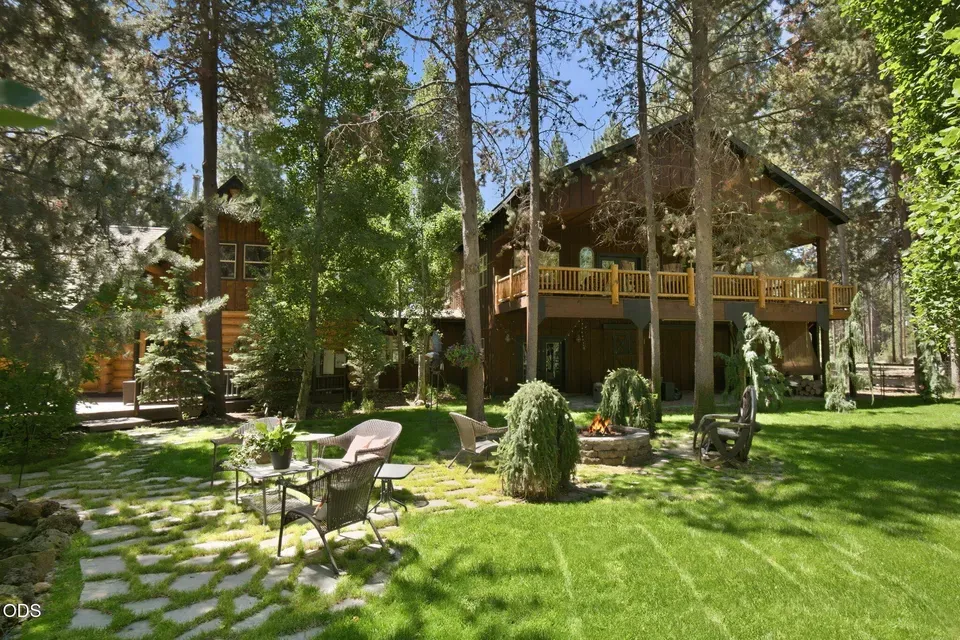 4 Bed 3 Bath Traditional Suburban Family Home in Bend, OR