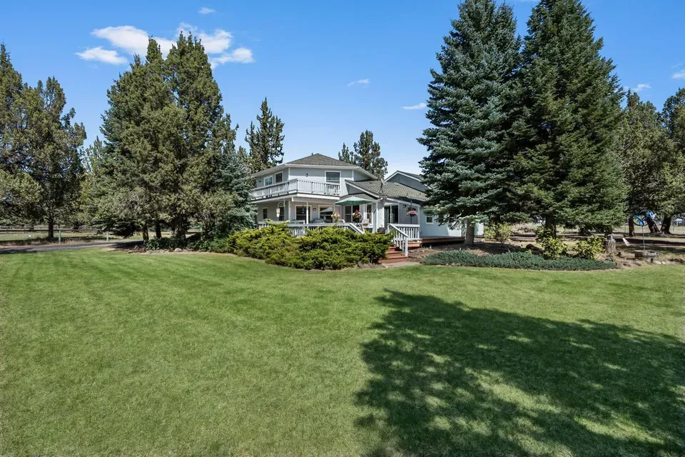 4 Bed 3 Bath Traditional Suburban Family Home in Bend, OR - 2