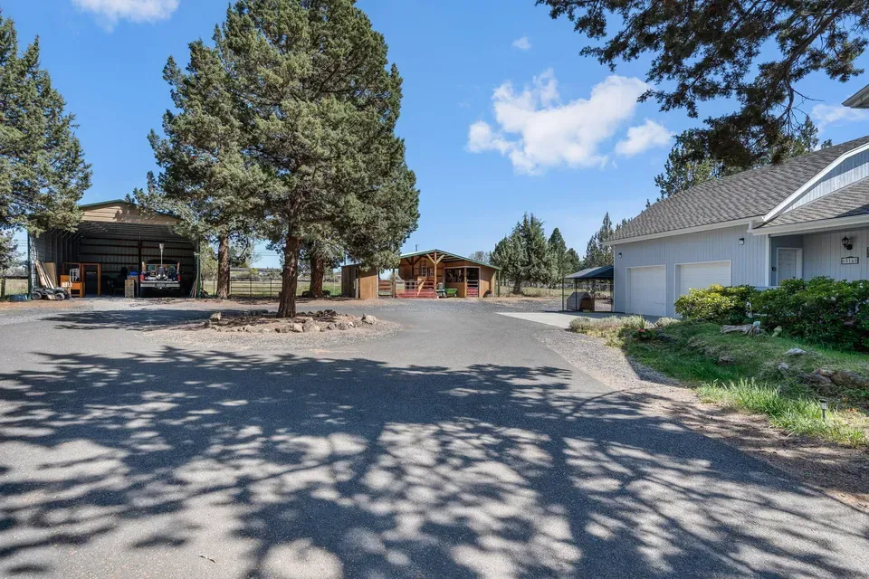 4 Bed 3 Bath Traditional Suburban Family Home in Bend, OR - 3