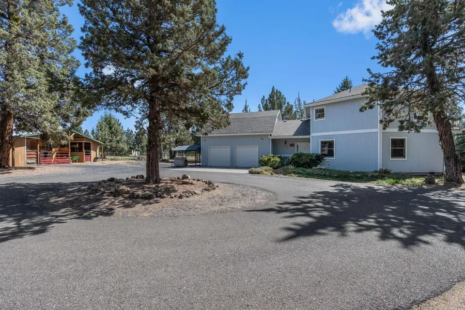 4 Bed 3 Bath Traditional Suburban Family Home in Bend, OR - 4
