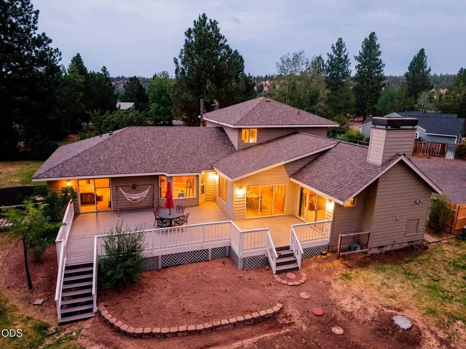 4 Bed 3 Bath Traditional Suburban Family Home in Bend, OR - 2