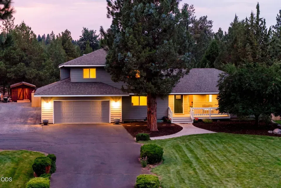 4 Bed 3 Bath Traditional Suburban Family Home in Bend, OR - 3