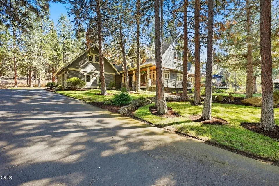 4 Bed 3 Bath Traditional Suburban Family Home in Bend, OR - 2