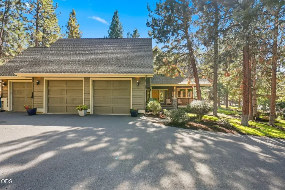 4 Bed 3 Bath Traditional Suburban Family Home in Bend, OR - 3