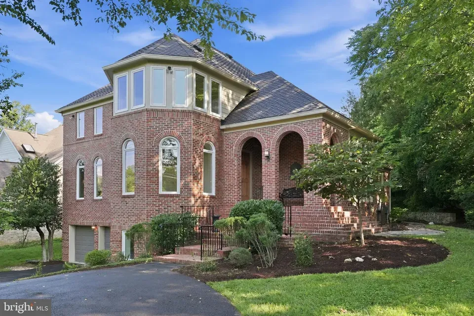 4 Bed 3 Bath Traditional Suburban Family Home in Bethesda, MD - 1