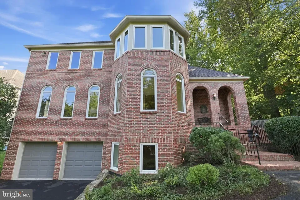 4 Bed 3 Bath Traditional Suburban Family Home in Bethesda, MD - 2