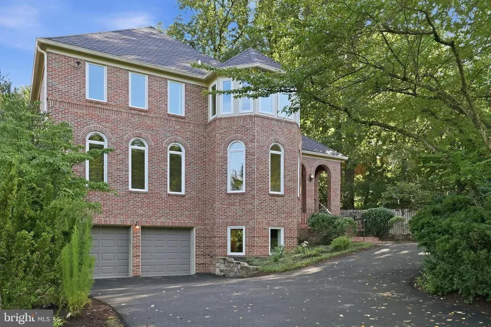 4 Bed 3 Bath Traditional Suburban Family Home in Bethesda, MD - 3